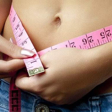 Leistungen - Messung des Gewichtsverlusts im Bauchbereich mit einem Massband